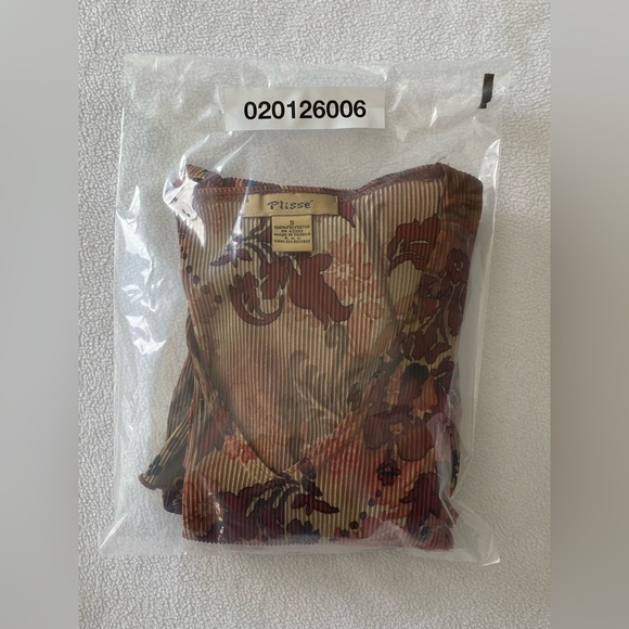 CHICO'S Plisse Top Women’s Small Pleated Stretchy BOHO Sheen V-Neck Blouse $99 - Picture 8 of 9